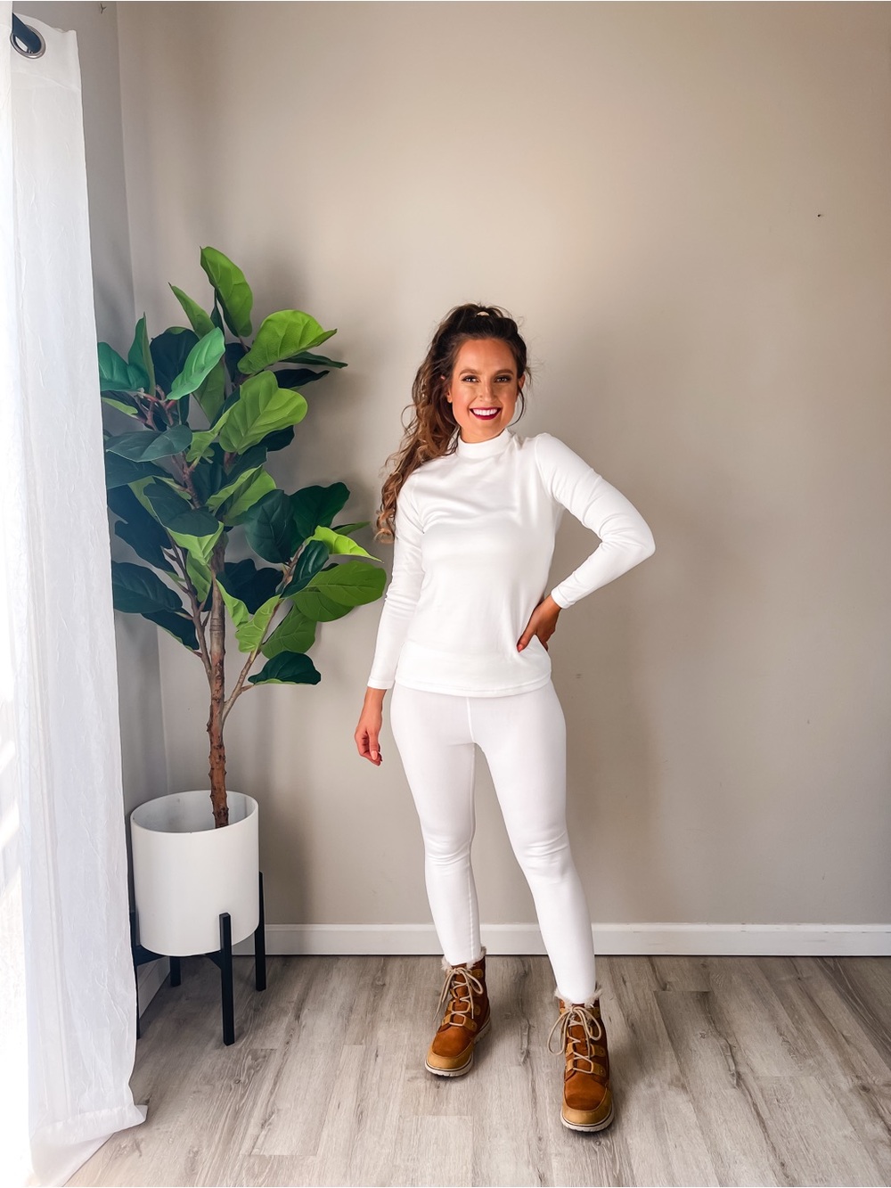 Women’s White Long-Sleeve Mock Neck Top and Legging Set